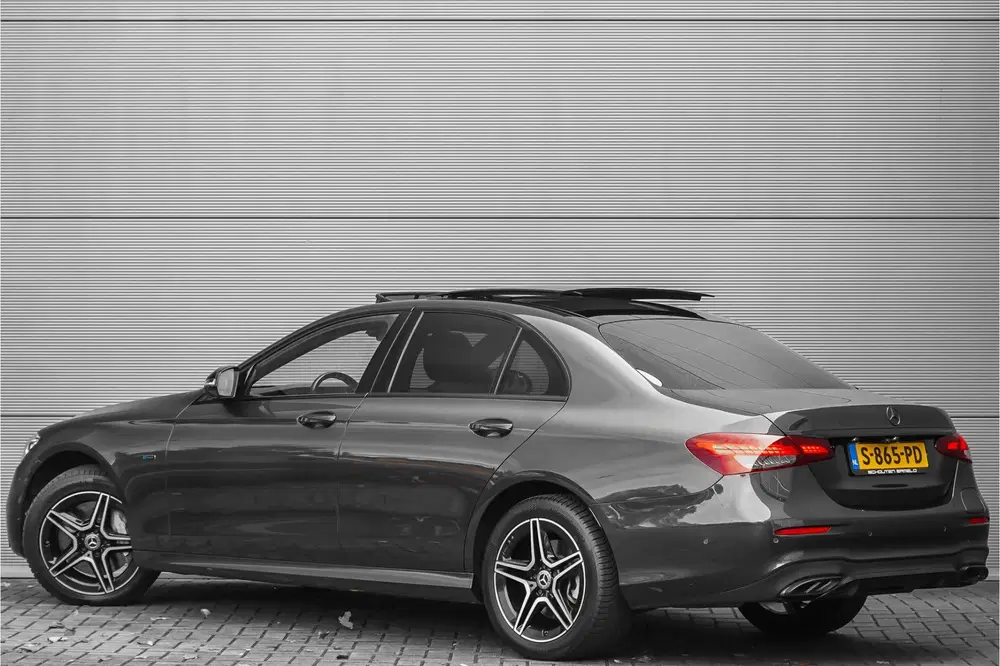 Mercedes-Benz E-Klasse 300 e AMG Line Night Pano Burmester A uit 2021, foto 12