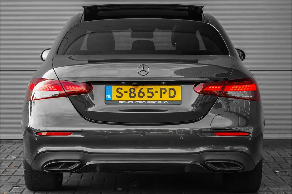 Mercedes-Benz E-Klasse 300 e AMG Line Night Pano Burmester A uit 2021, foto 14