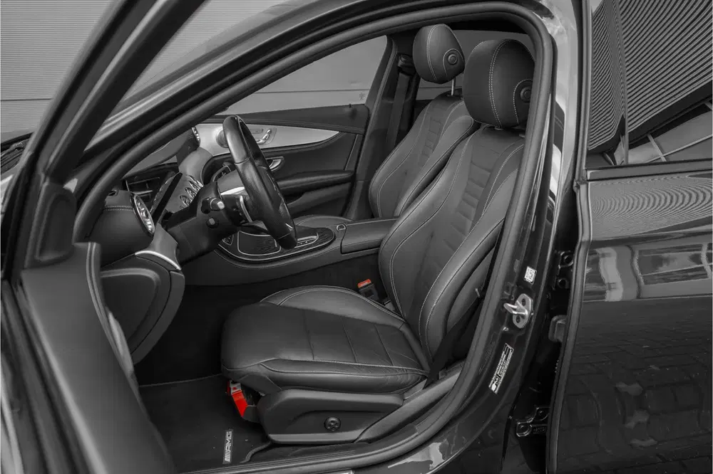 Mercedes-Benz E-Klasse 300 e AMG Line Night Pano Burmester A uit 2021, foto 5