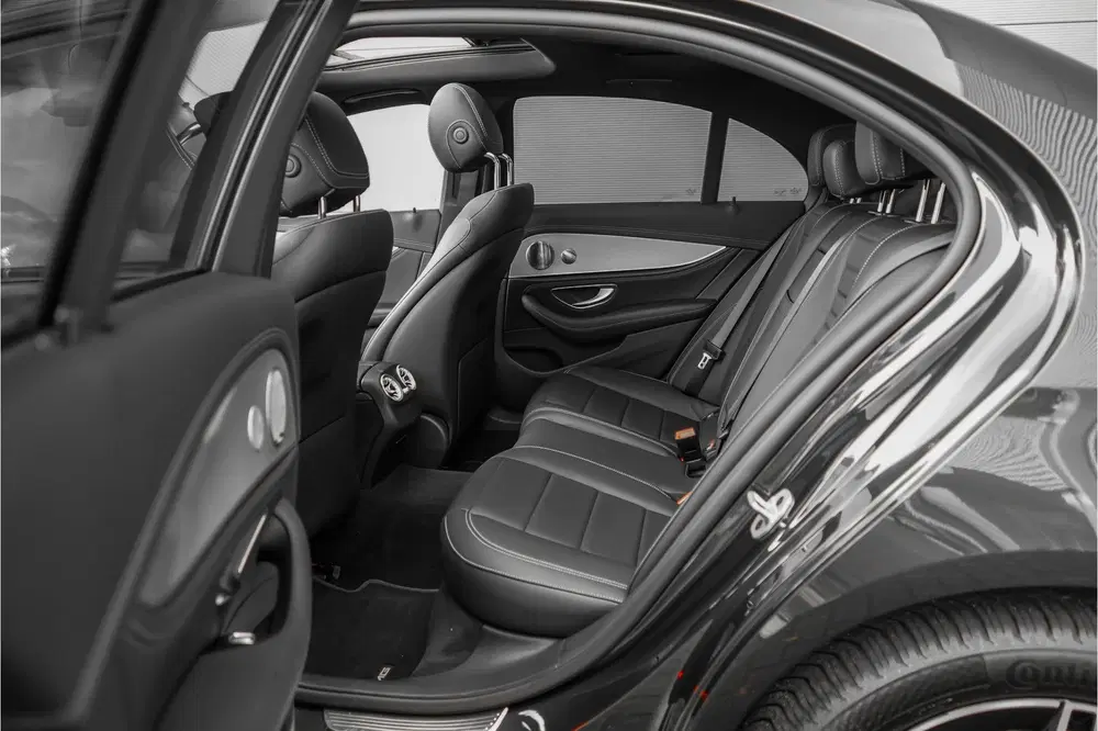 Mercedes-Benz E-Klasse 300 e AMG Line Night Pano Burmester A uit 2021, foto 6
