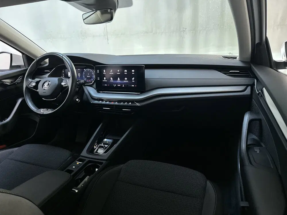 Skoda Octavia 1.0 e-TSI DSG Business Edition Navigatie uit 2022, foto 2