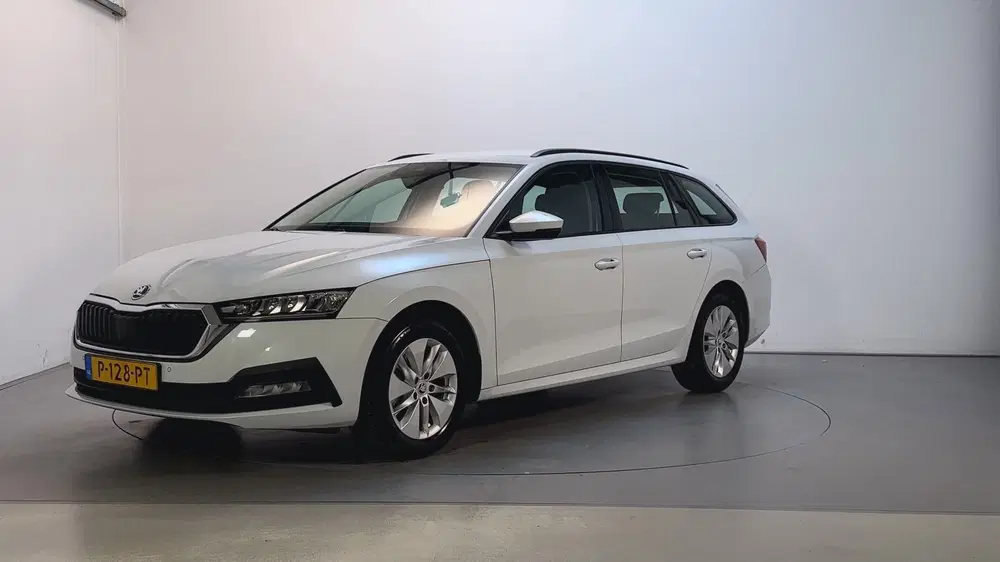 Skoda Octavia 1.0 e-TSI DSG Business Edition Navigatie uit 2022, foto 8