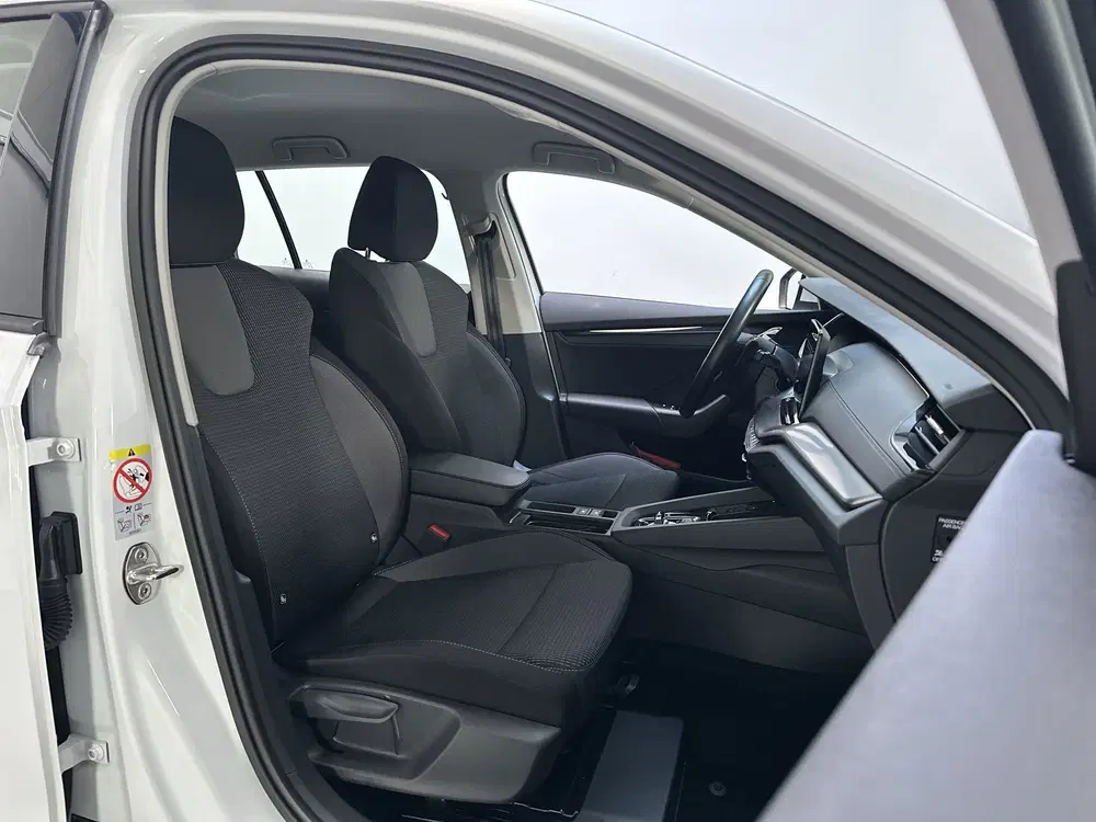 Skoda Octavia 1.0 e-TSI DSG Business Edition Navigatie uit 2022, foto 9
