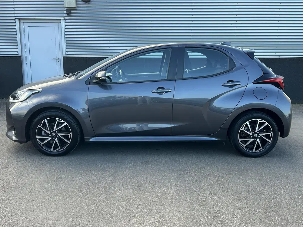 Toyota Yaris 1.5 Hybrid Dynamic 1e eigenaar dealer onde uit 2023, foto 2