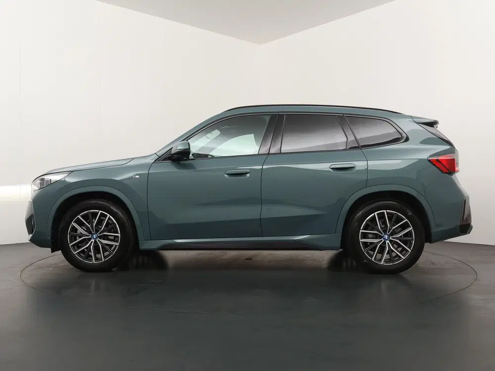 BMW iX1 xDrive30 Launch Edition 67 kWh uit 2024, foto 10