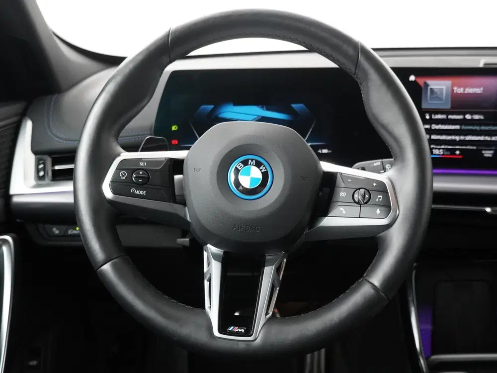 BMW iX1 xDrive30 Launch Edition 67 kWh uit 2024, foto 2