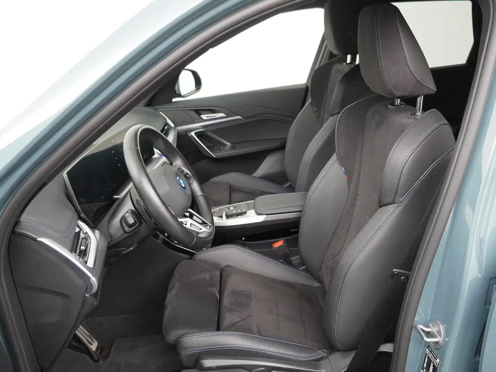 BMW iX1 xDrive30 Launch Edition 67 kWh uit 2024, foto 4