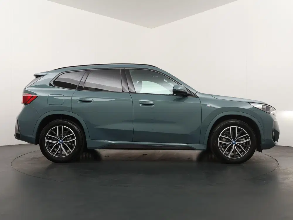 BMW iX1 xDrive30 Launch Edition 67 kWh uit 2024, foto 6