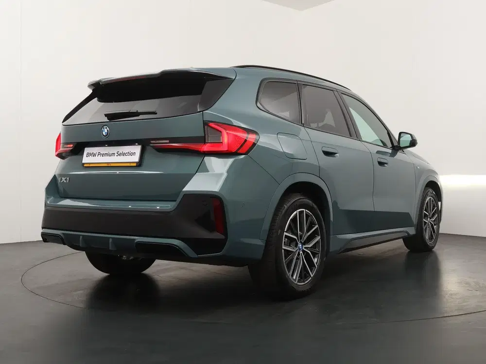 BMW iX1 xDrive30 Launch Edition 67 kWh uit 2024, foto 7
