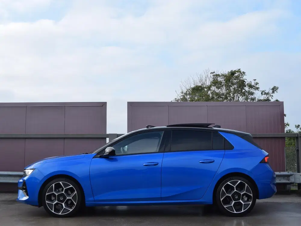 Opel Astra 1.2 Turbo Hybrid Ultimate Schuifdak l Appl uit 2025, foto 2