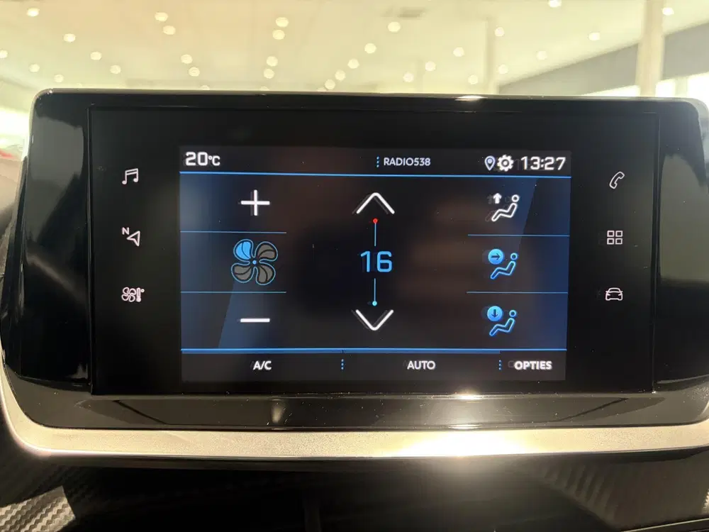 Peugeot 2008 1.2 PureTech Active Pack uit 2022, foto 7