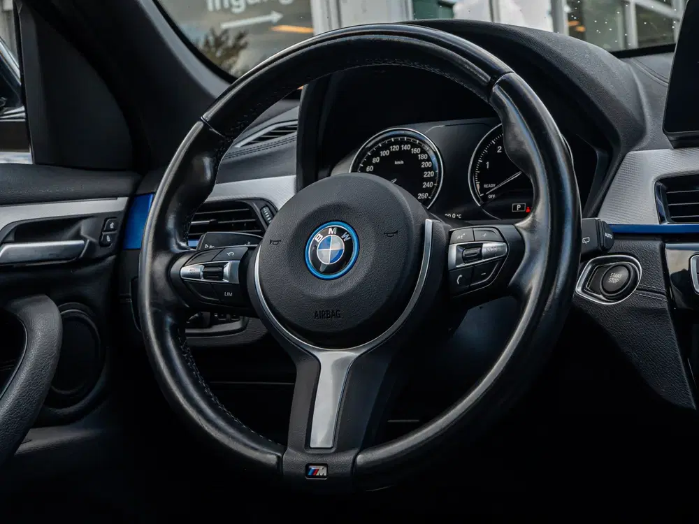 BMW X1 xDrive25e High Exe M-Sport PANO CAMERA HUD uit 2022, foto 13