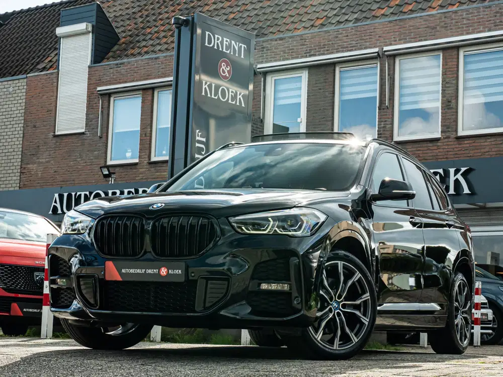 BMW X1 xDrive25e High Exe M-Sport PANO CAMERA HUD uit 2022, foto 5