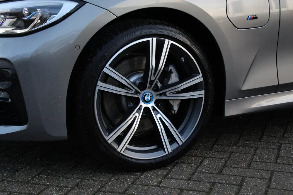 BMW 3-serie 330e High Executive M Sport Automaat uit 2022, foto 11