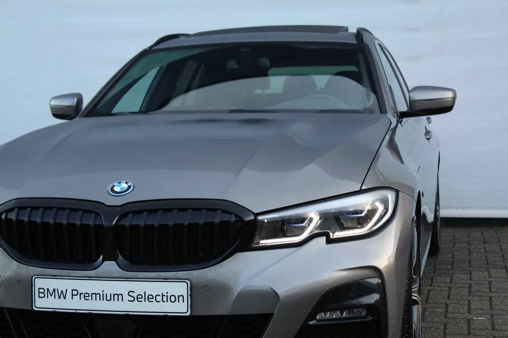 BMW 3-serie 330e High Executive M Sport Automaat uit 2022, foto 15
