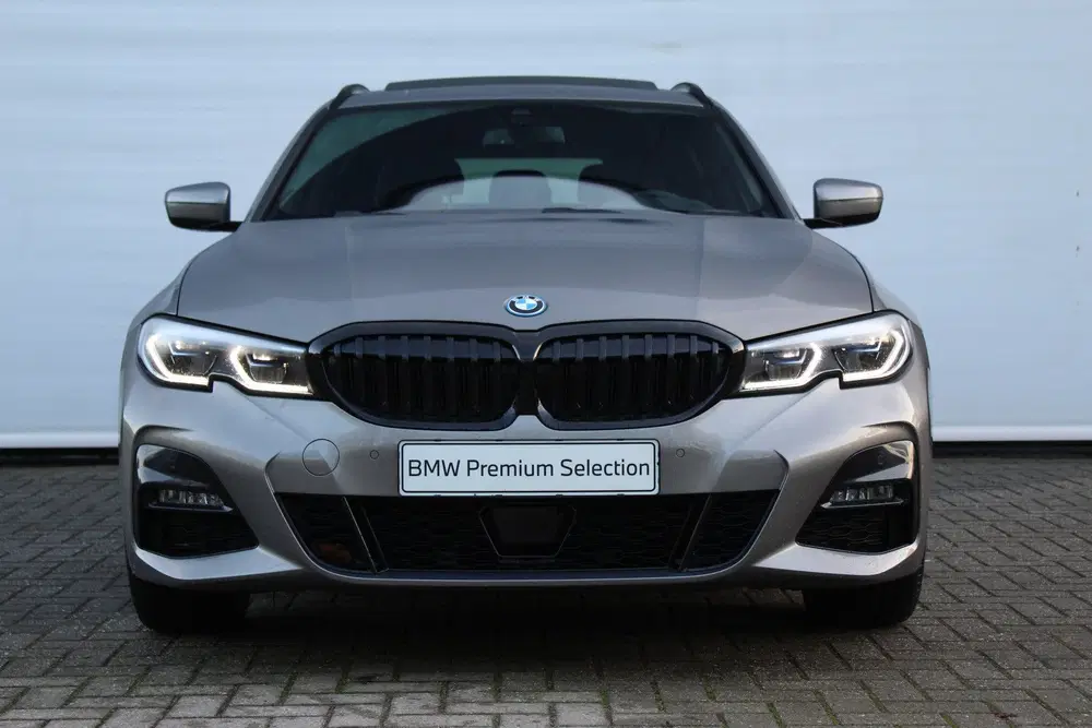 BMW 3-serie 330e High Executive M Sport Automaat uit 2022, foto 2