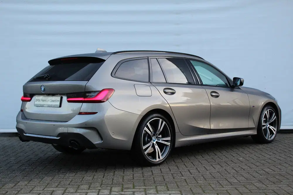 BMW 3-serie 330e High Executive M Sport Automaat uit 2022, foto 5