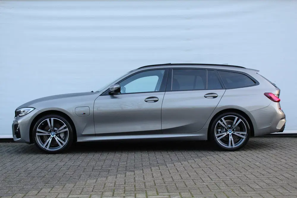 BMW 3-serie 330e High Executive M Sport Automaat uit 2022, foto 6