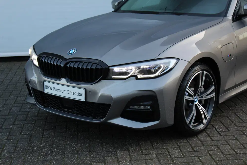 BMW 3-serie 330e High Executive M Sport Automaat uit 2022, foto 9