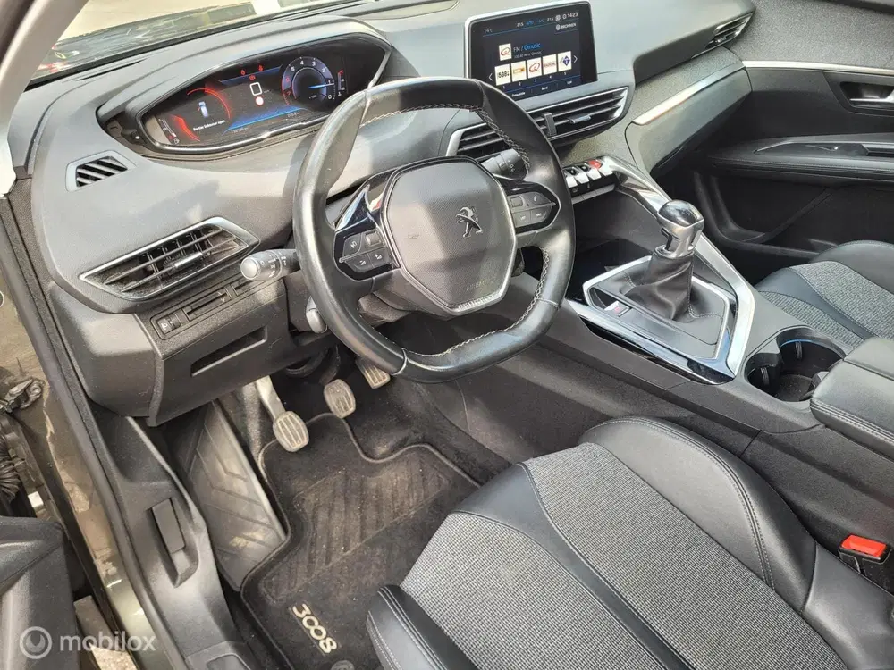 Peugeot 3008 1.2 PureTech Allure clima car play uit 2020, foto 10