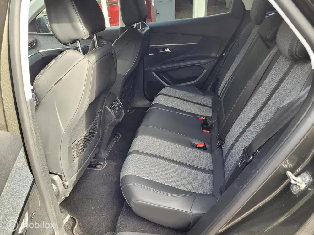 Peugeot 3008 1.2 PureTech Allure clima car play uit 2020, foto 12
