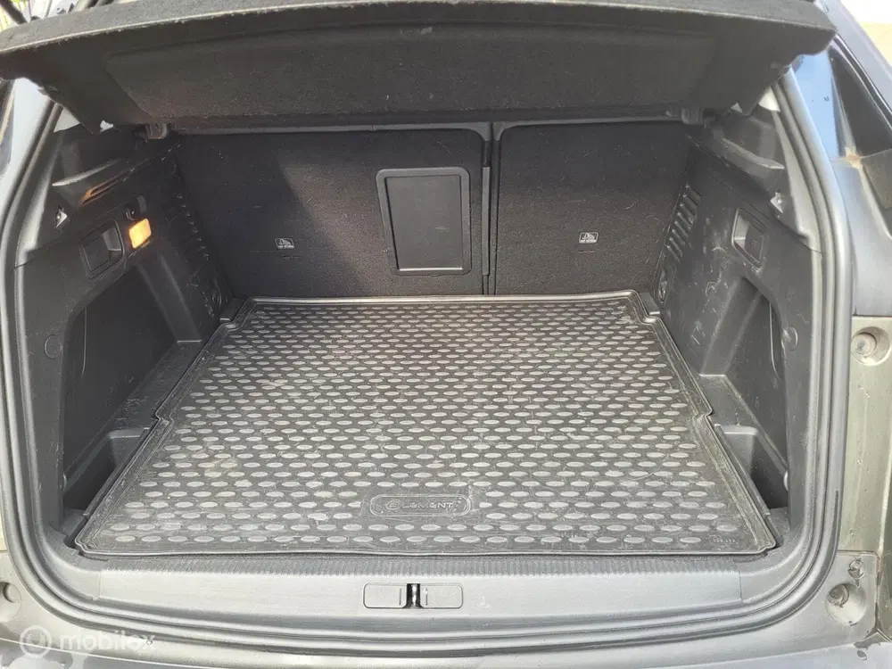 Peugeot 3008 1.2 PureTech Allure clima car play uit 2020, foto 13