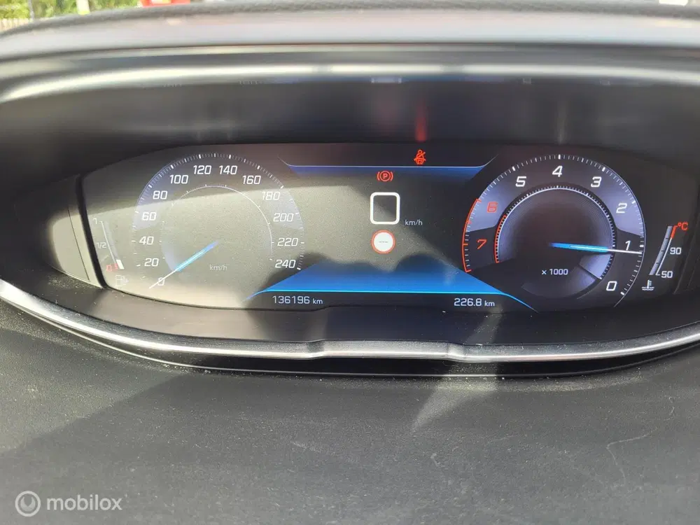 Peugeot 3008 1.2 PureTech Allure clima car play uit 2020, foto 14