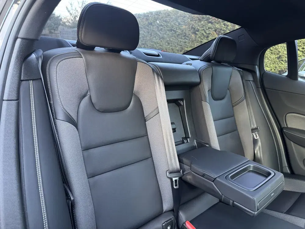 Volvo S60 2.0 B4 Inscription H&K uit 2021, foto 2