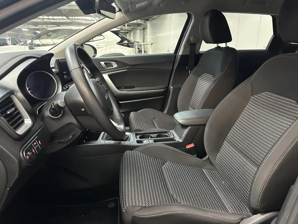 Kia Ceed 1.5 T-GDi DynamicLine uit 2025, foto 2