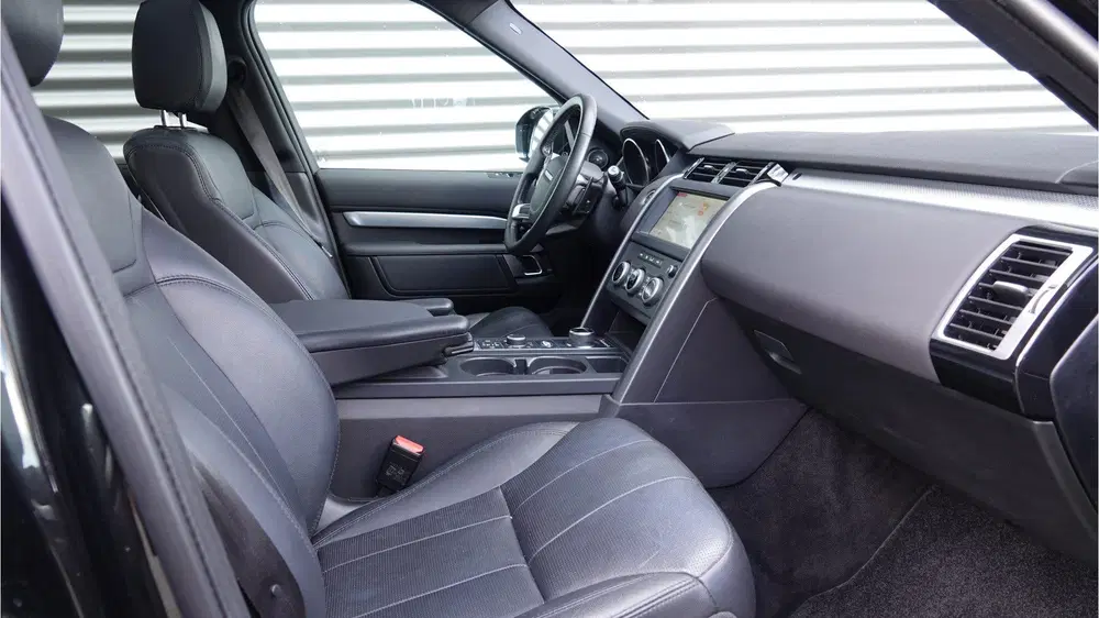 Land Rover Discovery 3.0 Sd6 Landmark Edition 7p. Black Opti uit 2019, foto 9