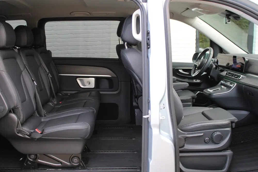 Mercedes-Benz EQV 300 L3 uit 2024, foto 4
