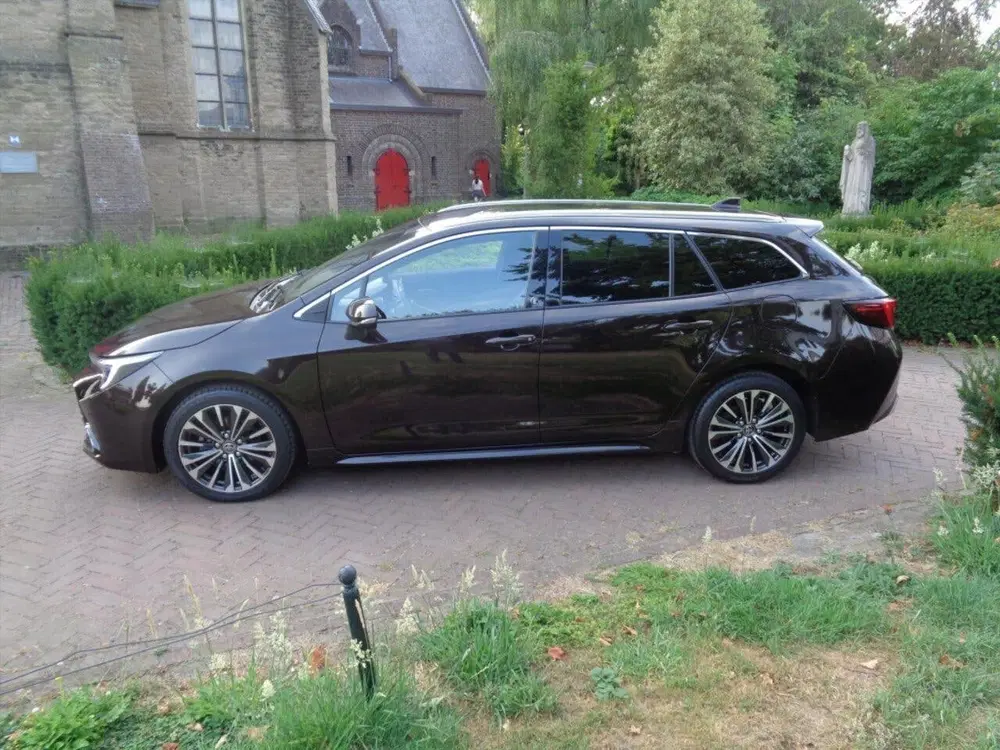 Toyota Corolla Hybrid 140 Dynamic Team Editio uit 2023, foto 2