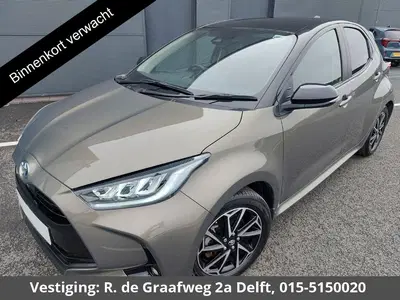 Toyota Yaris 1.5 Hybrid Dynamic Bi-Tone uit 2022