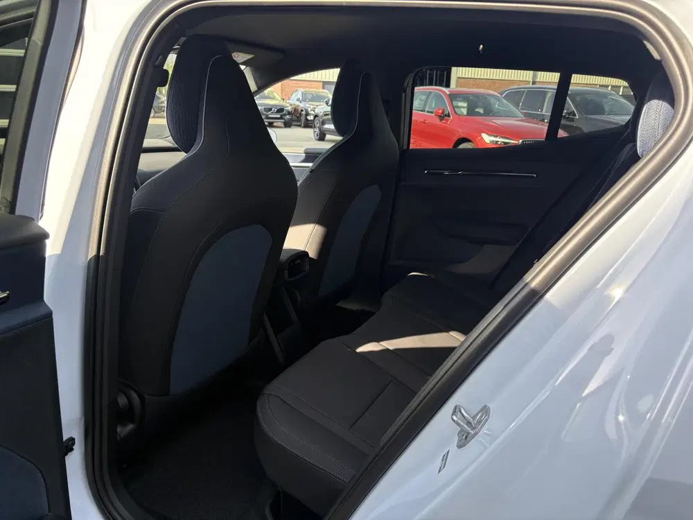 Volvo EX30 Single Motor Extended Range Plus 69 kWh uit 2024, foto 5
