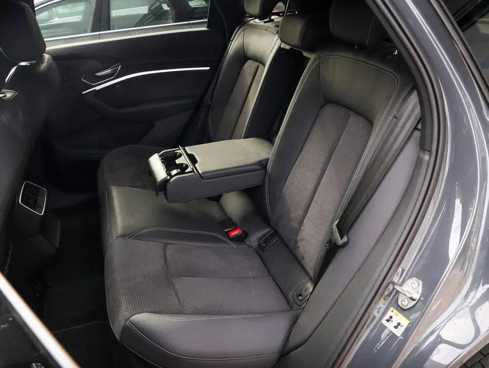 Audi Q8 e-tron 55 quattro S Edition 115 kWh 23 Inch uit 2023, foto 6