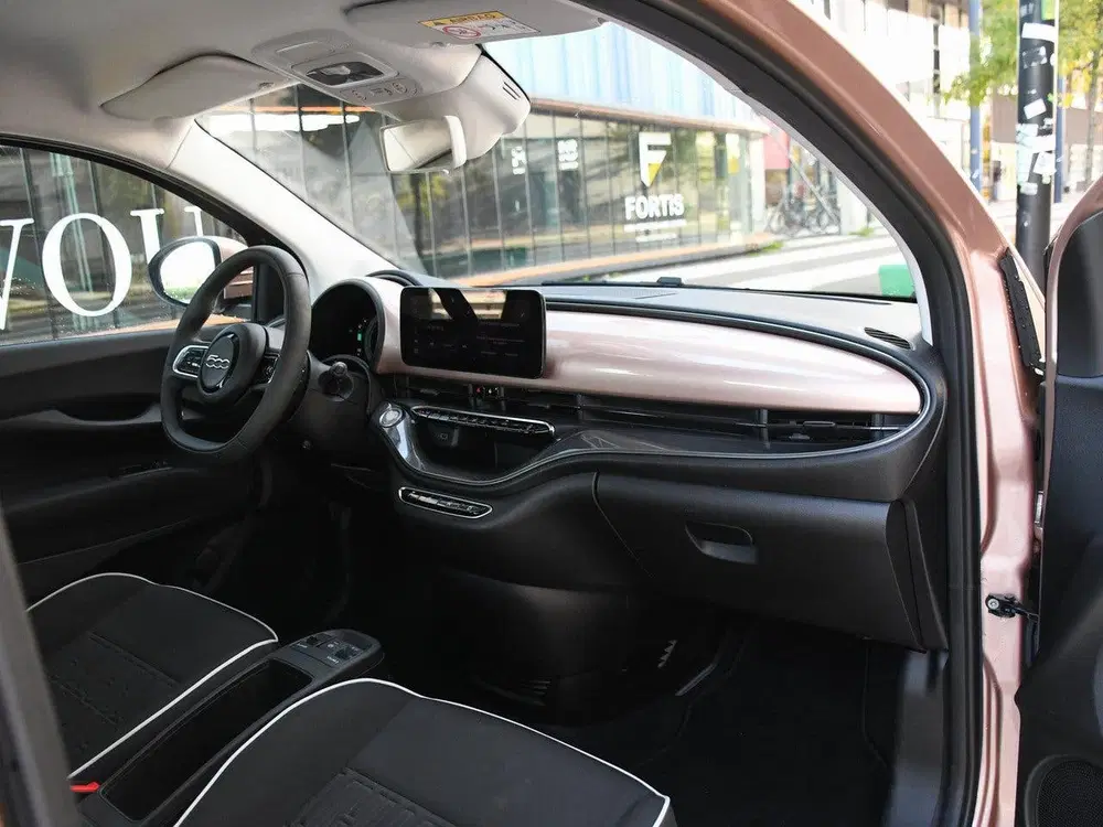 Fiat 500e Urban 42 kWh 118pk Automaat DAB uit 2023, foto 9