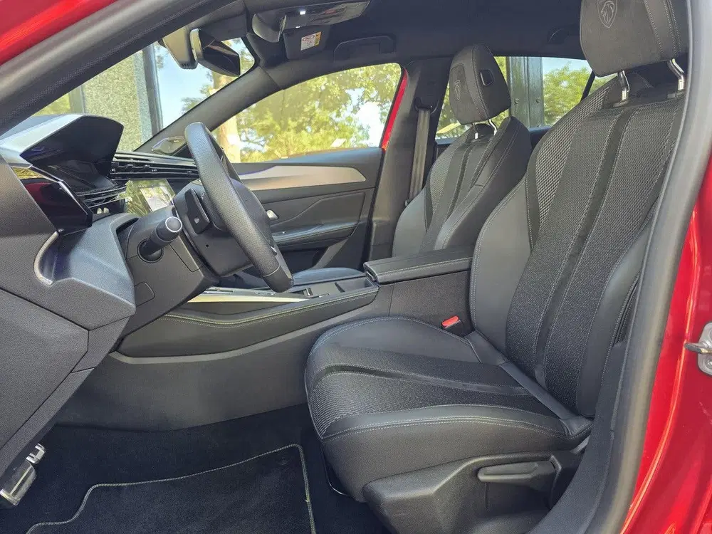 Peugeot 308 GT 1.2 Turbo 130pk EAT8 uit 2024, foto 10
