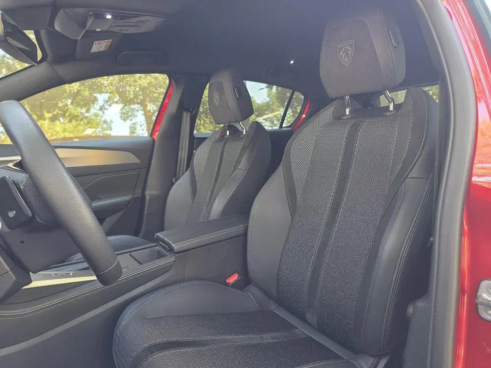 Peugeot 308 GT 1.2 Turbo 130pk EAT8 uit 2024, foto 11