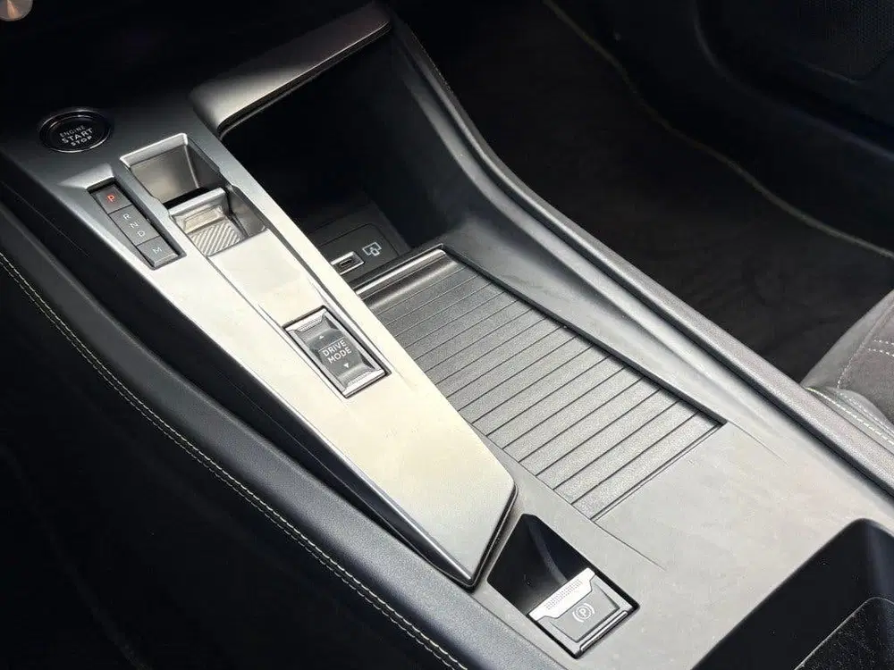 Peugeot 408 1.2 PURETECH 130PK AUT. GT NARDO-GREY NAVI uit 2023, foto 10