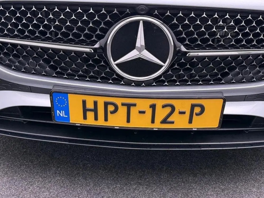 Mercedes-Benz A-Klasse 250 e Business Solution AMG uit 2025, foto 10
