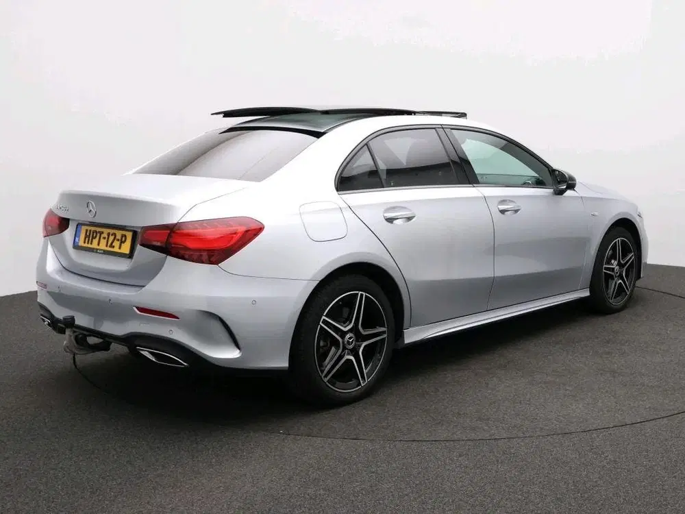 Mercedes-Benz A-Klasse 250 e Business Solution AMG uit 2025, foto 2