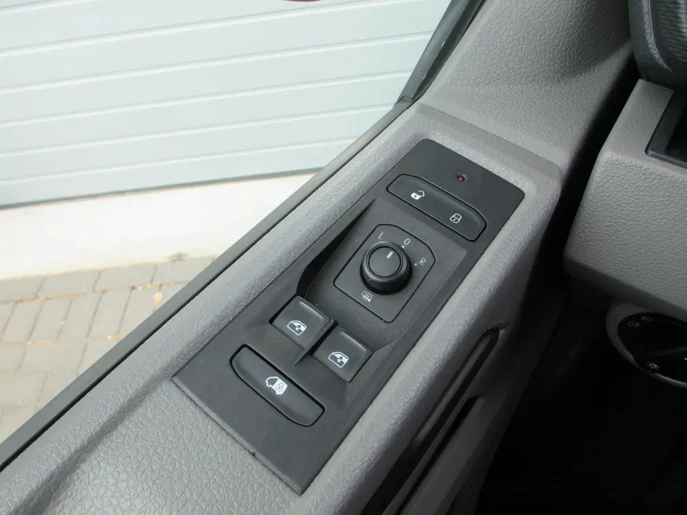 Volkswagen Transporter 2.0 TDI L2 uit 2020, foto 13