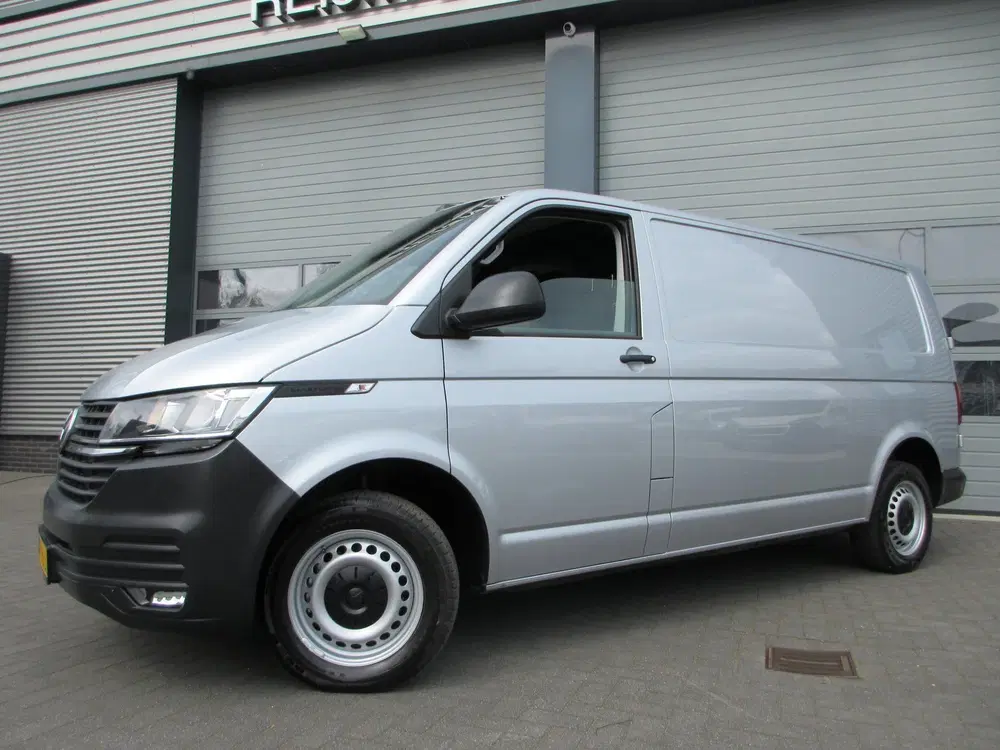 Volkswagen Transporter 2.0 TDI L2 uit 2020, foto 2
