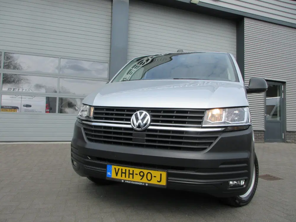 Volkswagen Transporter 2.0 TDI L2 uit 2020, foto 3