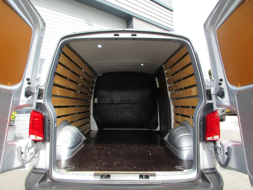 Volkswagen Transporter 2.0 TDI L2 uit 2020, foto 6