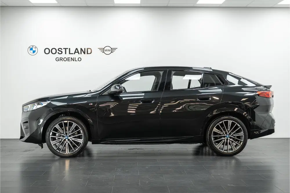 BMW iX2 xDrive30 High Executive M Sport uit 2025, foto 7