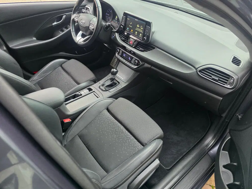 Hyundai i30 1.4 T-GDI Premiumautomaat uit 2019, foto 12