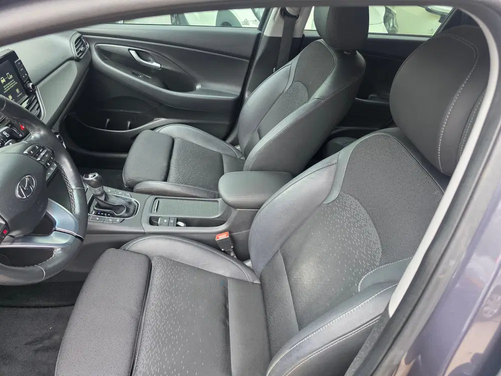 Hyundai i30 1.4 T-GDI Premiumautomaat uit 2019, foto 15