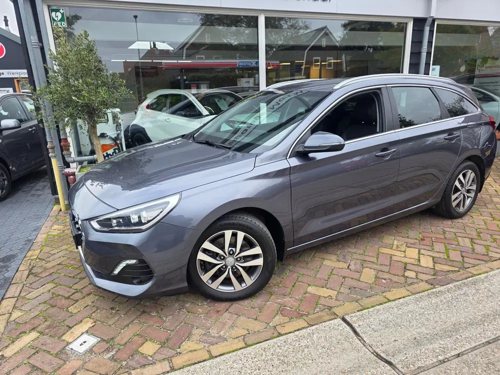 Hyundai i30 1.4 T-GDI Premiumautomaat uit 2019, foto 3