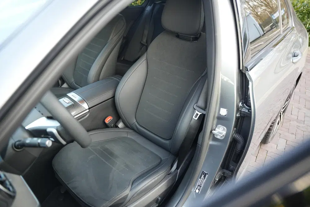 Mercedes-Benz C-Klasse 180 Business Solution AMG Burmester S uit 2025, foto 4